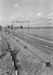 167148 Gezicht op de spoorlijn tussen Utrecht en Blauwkapel, vanuit het seinhuis bij de Prof. Jordanlaan (later ...